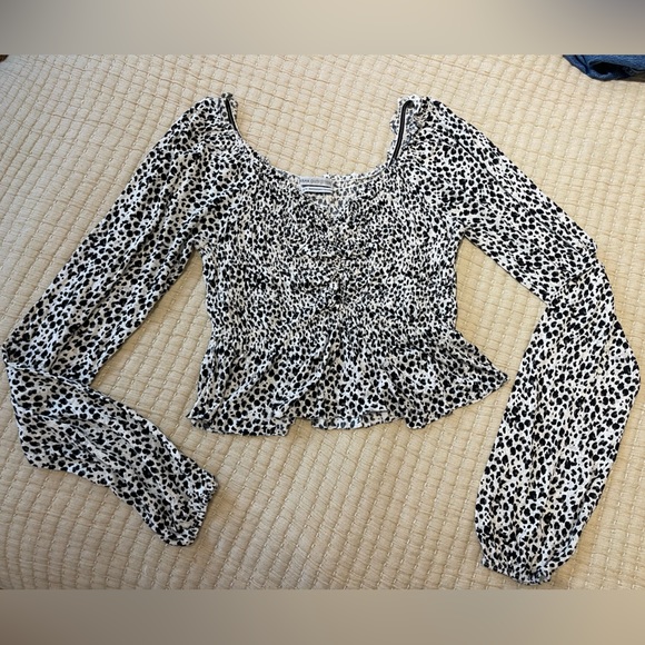 UO Shaina Rayon Ruched Long Sleeve Top - Picture 3 of 8